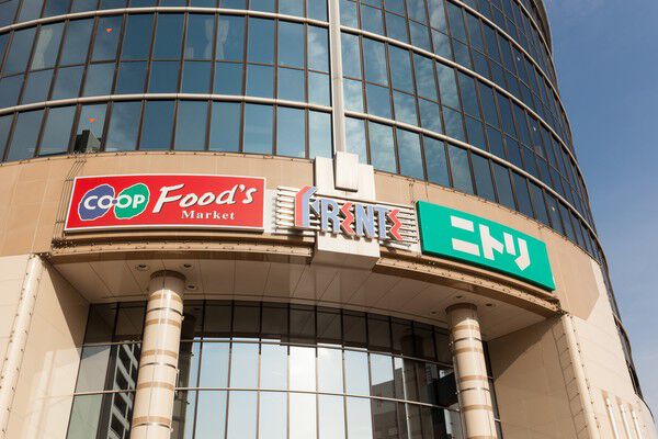 「フレンテ西宮」まで約80m（徒歩1分）。