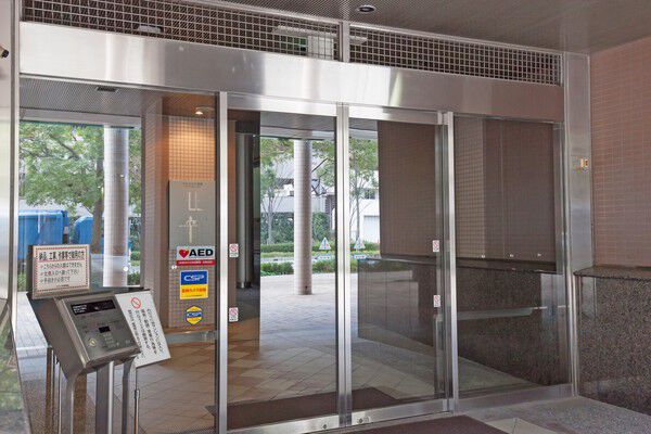 宅配ボックスやコンシェルジュサービスもあり、ホテルライクなサービスを提供。 宅配ボックスやコンシェルジュサービスもあり、ホテルライクなサービスを提供。