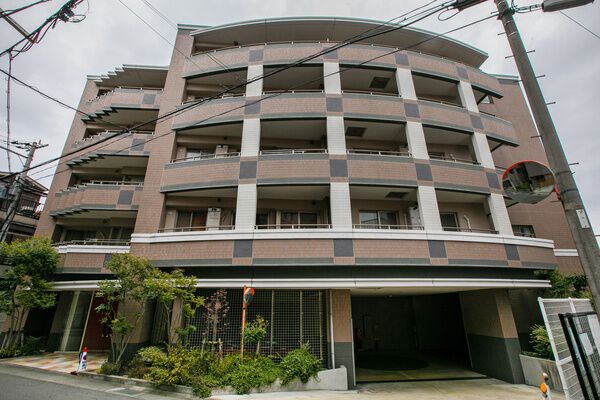 ロイヤルグラン逆瀬川