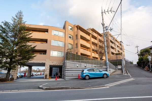 学園前パークスイーツ丘の邸