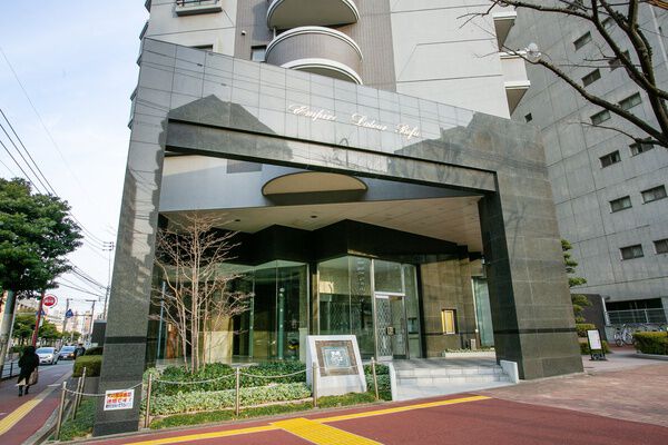 【アンピールラトゥール別府】エントランス 【アンピールラトゥール別府】エントランス