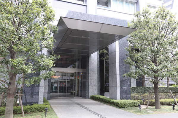 常緑の低木を配し、四季を通じて緑の風を呼ぶランドプラン。 常緑の低木を配し、四季を通じて緑の風を呼ぶランドプラン。