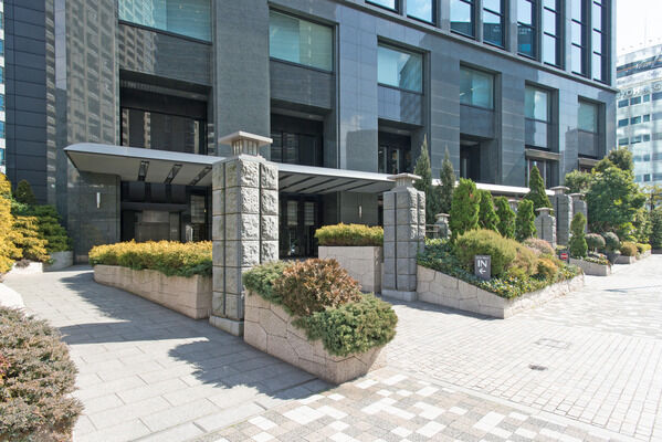 風を感じる戸外の庭園スペースは憩いのスポット。		