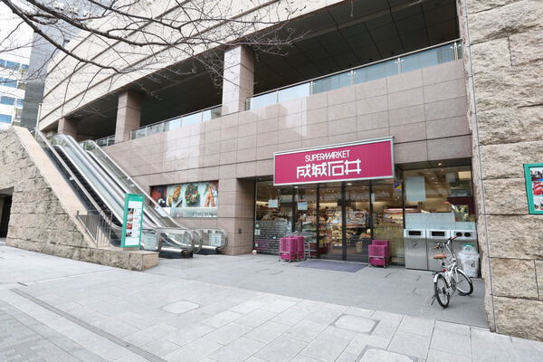 24時間営業の「成城石井 愛宕グリーンヒルズ店」まで約1,100m(徒歩14分)。 24時間営業の「成城石井 愛宕グリーンヒルズ店」まで約1,100m(徒歩14分)。