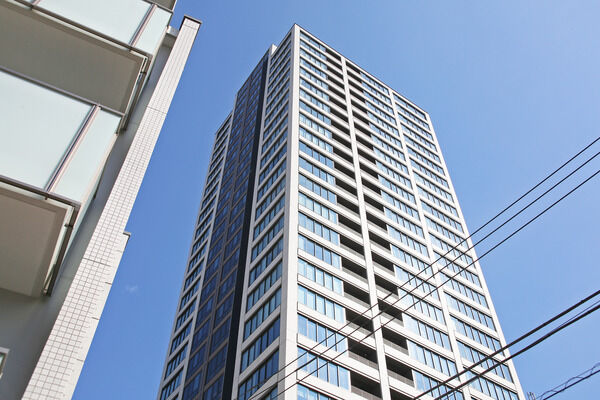 【グランスイート麻布台ヒルトップタワー】26階の畳の間を設けたスカイラウンジからは、ヒルトップの景観を存分に楽しめます。		