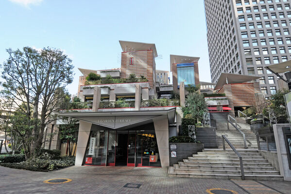 様々な飲食店が集う「アイガーデンテラス」へは約200m(徒歩3分)。 様々な飲食店が集う「アイガーデンテラス」へは約200m(徒歩3分)。