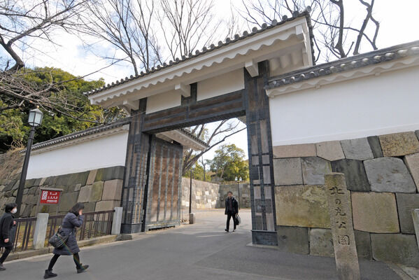 桜の名所。散歩にも最適な緑豊かな「北の丸公園」へは約850m(徒歩11分)。 桜の名所。散歩にも最適な緑豊かな「北の丸公園」へは約850m(徒歩11分)。