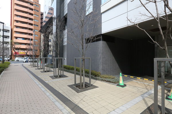 敷地内には機械式駐車場を備えています。		 敷地内には機械式駐車場を備えています。