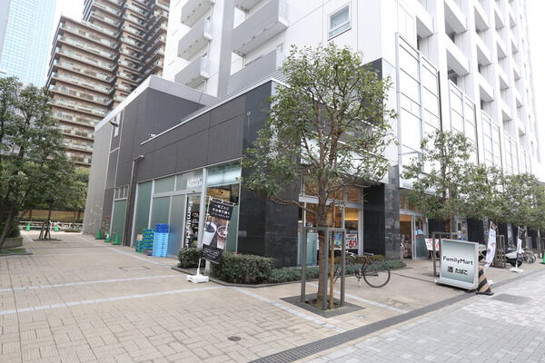 1階にはコンビニがあるほか、医療、金融などの施設が身近に集結。		 1階にはコンビニがあるほか、医療、金融などの施設が身近に集結。