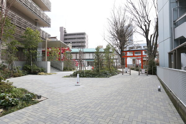 「成子天神社」を再整備した、伝統と新たな創意に満ちた神社が敷地内に。		