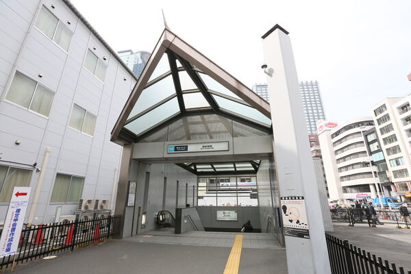 東京メトロ丸ノ内線「西新宿」駅へは約320m（徒歩4分）。		