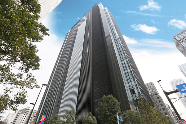 【ラ・トゥール新宿グランド】独自の存在感を主張するモダニティあふれるフォルム。		