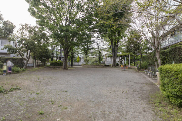 一本橋公園　現地より約80ｍ