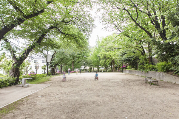 方南公園　現地より約100m