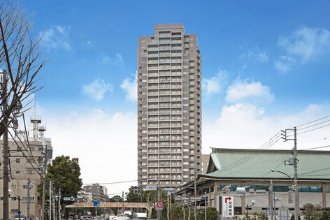 地上28階の建物はタワーならではの眺望を楽しめるスカイデッキを設置。		 地上28階の建物はタワーならではの眺望を楽しめるスカイデッキを設置。