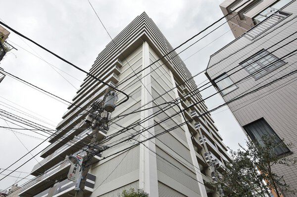 エレベーター付き屋内立体駐車場を敷地内に設置。