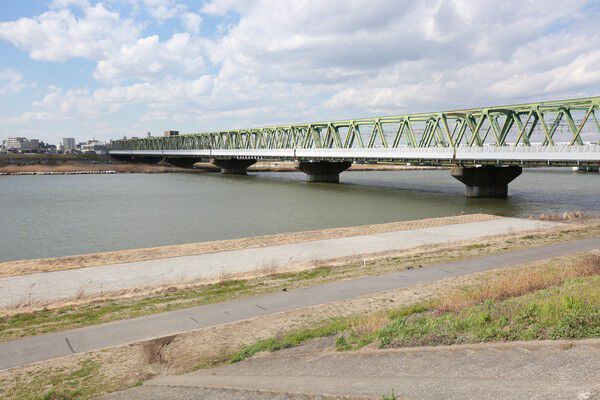 レジャーにも便利な「江戸川河川敷緑地」まで約870m(徒歩11分)。		 レジャーにも便利な「江戸川河川敷緑地」まで約870m(徒歩11分)。
