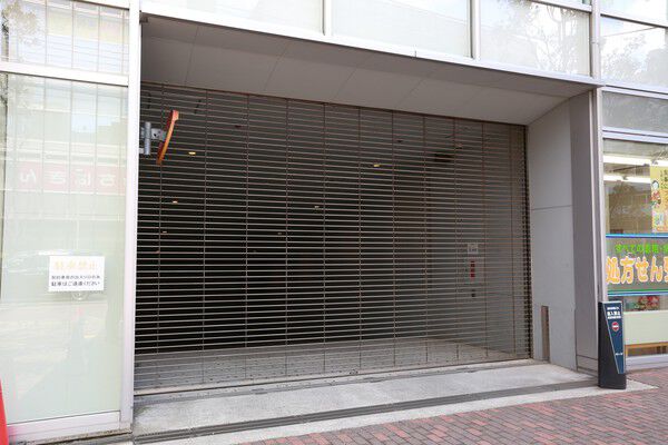 駐車場は1階にあり、開口が広く便利です。 駐車場は1階にあり、開口が広く便利です。