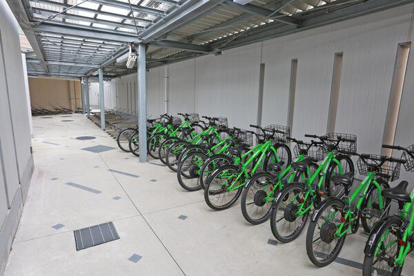 自走式自転車と環境に優しい電動アシスト自転車を無料でレンタルできます。