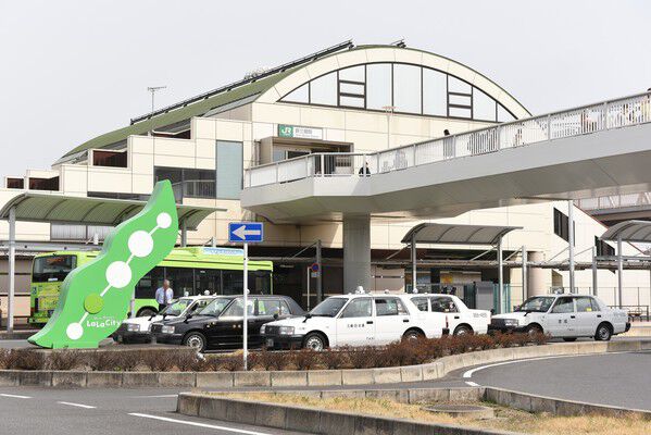 武蔵野線「新三郷」駅まで約800m（徒歩10分）。		