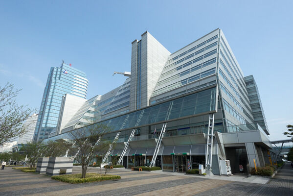 ショッピング&グルメを楽しむ「ワンザ有明ベイモール」は約1,000m(徒歩13分)。 ショッピング&グルメを楽しむ「ワンザ有明ベイモール」は約1,000m(徒歩13分)。