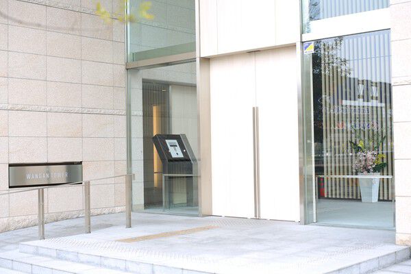 使いやすいスロープが設置されており、親切な設計です。	