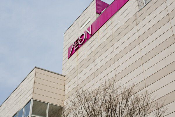 大規模商業施設「イオン東雲店」まで約500m(徒歩7分)。	 大規模商業施設「イオン東雲店」まで約500m(徒歩7分)。