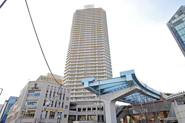 【豊洲シエルタワー】生命観のある水のイメージで創り上げたエントランスモール。		