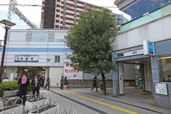 東京メトロ千代田線「町屋」駅まで約80m（徒歩1分）。