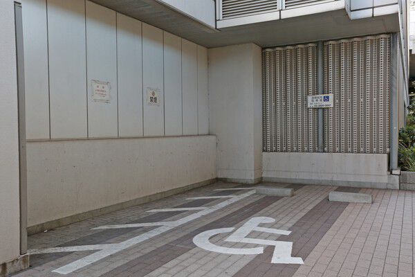 身障者の方の平置き駐車場も備えられています。