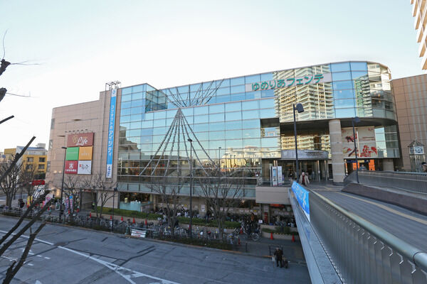 雑貨、ファッション、グルメは「ゆめりあフェンテ」約180m（徒歩3分）。		