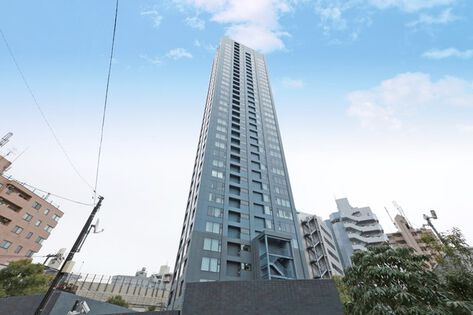 バルコニーを設けず、外はスマート、中からは臨場感あふれる景観を楽しめます。 バルコニーを設けず、外はスマート、中からは臨場感あふれる景観を楽しめます。