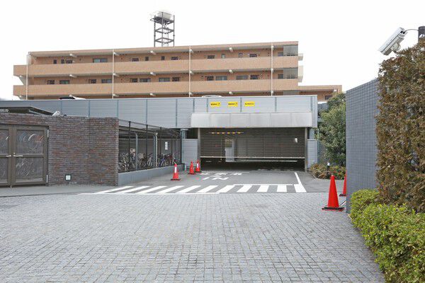 68台収容の自走式駐車場を敷地内に設置。