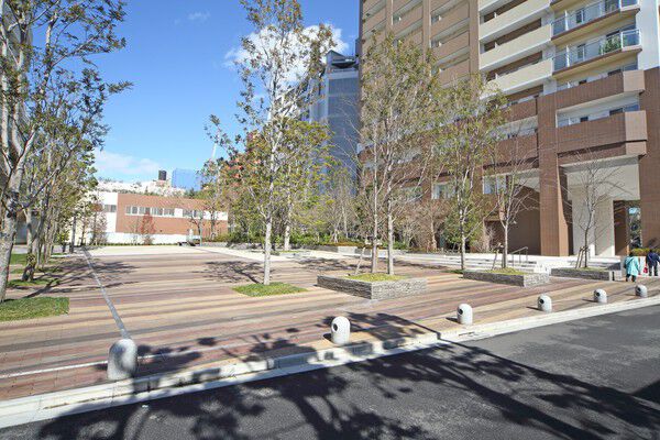 エントランス周辺はスペースのあるランドスケープになります。		