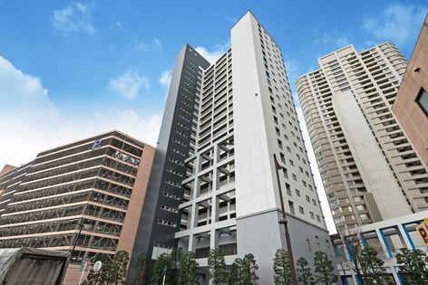 シャープなラインを強調したデザインが、都会的なスタイルを表現。		