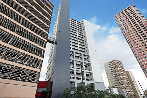 【ビーズタワー橋本】駅前にそびえる高層28階建てのタワーは、界隈のシンボルの一つ。