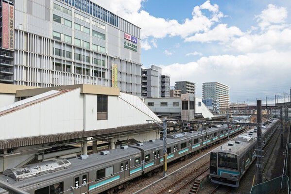 横浜線「橋本」駅までは約80ｍ（徒歩1分）。