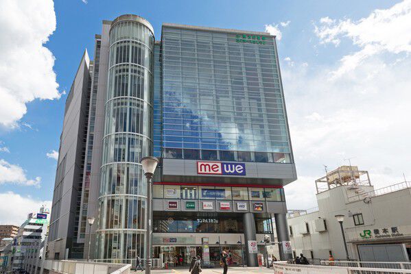 複合型ショッピングセンター「ミウィ橋本」までは約270m（徒歩4分）。