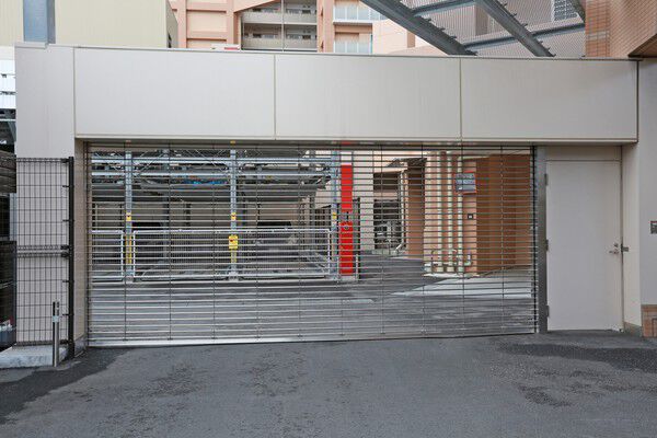 機械式駐車場にはシャッターゲートを採用しています。