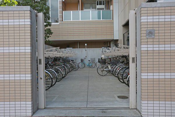 セキュリティにも配慮された駐輪場。