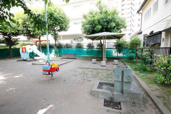 近隣公園　現地より約10ｍ