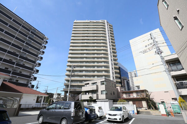 【シティマークタワー21】高層21階建てのタワーフォルムは印象も鮮やかな「シティーマーク」の佇まい。		 【シティマークタワー21】高層21階建てのタワーフォルムは印象も鮮やかな「シティーマーク」の佇まい。