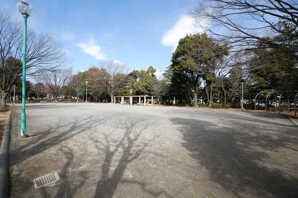 「与野中央公園」は、約890m（徒歩12分）。