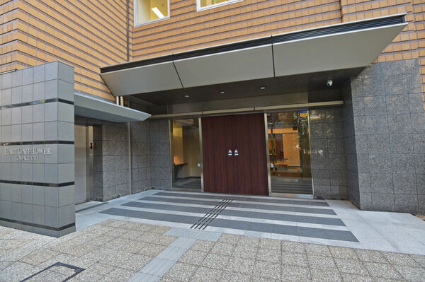 メインエントランスは住まう方々を迎え、ゲストをおもてなしする風格に満ちています。