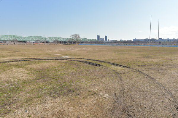 「荒川運動公園」までは約1,400m（徒歩18分）。