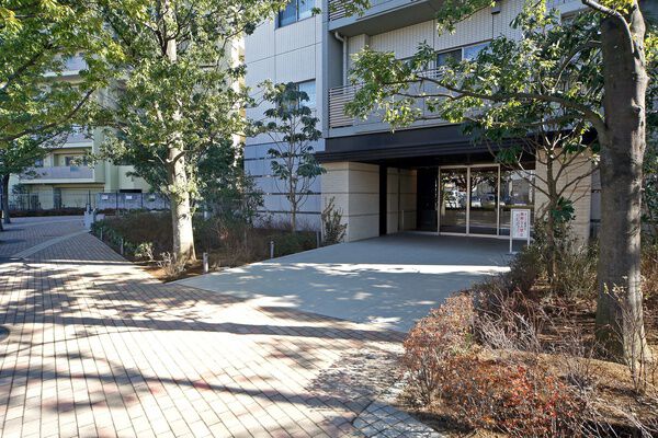 多彩な木々草花で四季を生み出すガーデンデザインのテーマは「森の雫」。