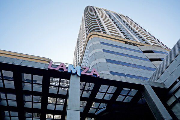 1・2階には「ラムザ広場」が設けられ、住民の憩いの場としても親しまれています。 1・2階には「ラムザ広場」が設けられ、住民の憩いの場としても親しまれています。