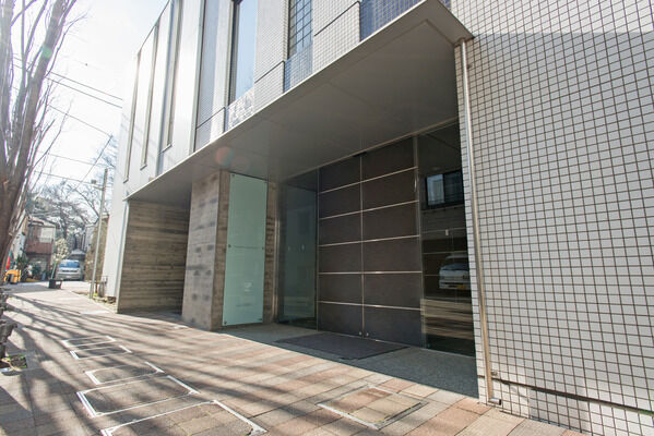 高品質な素材を採用し、ラグジュアリーな雰囲気は行き交う人々をも魅了します。 高品質な素材を採用し、ラグジュアリーな雰囲気は行き交う人々をも魅了します。