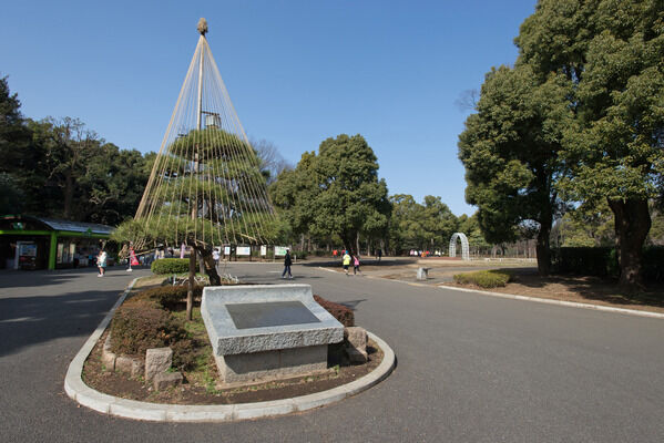 自然が豊かな都内のオアシス。「代々木公園」まで約2,100m(徒歩27分)。 自然が豊かな都内のオアシス。「代々木公園」まで約2,100m(徒歩27分)。
