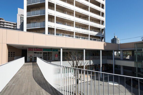 地域に開かれた賑わいの空間としてのイベント広場。